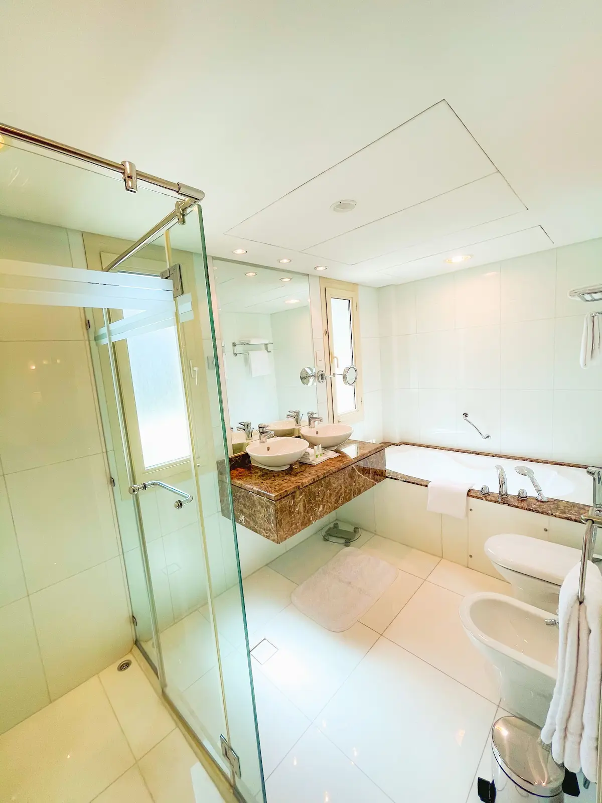 سرویس بهداشتی و حمام هتل سوئیس اوتل الماروج دبی